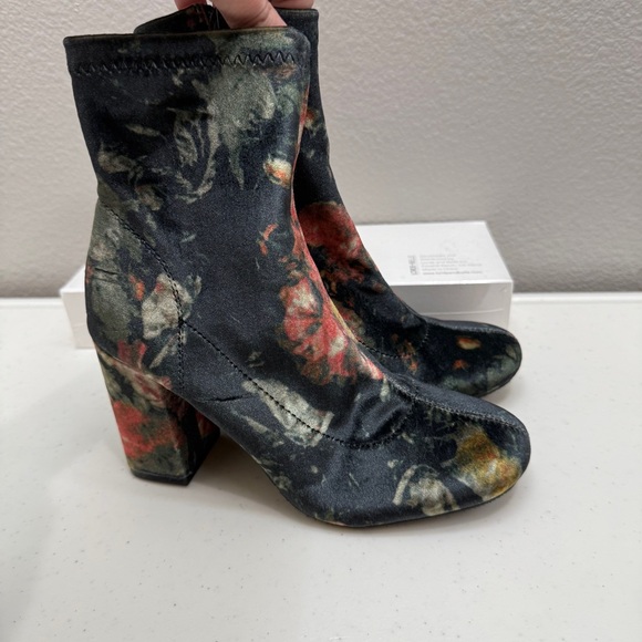MIA Shoes - MIA Velveteen Boots Size 6 Floral Velvet Shoes Lux Comfy Block Heel Fall
